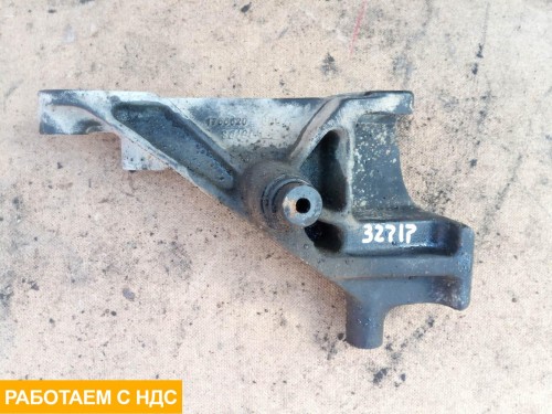 Кронштейн усилителя бампера правый